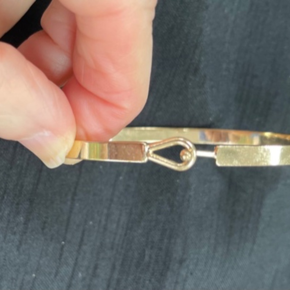 GOLD HORSESHOE BANGLE/BRACELET